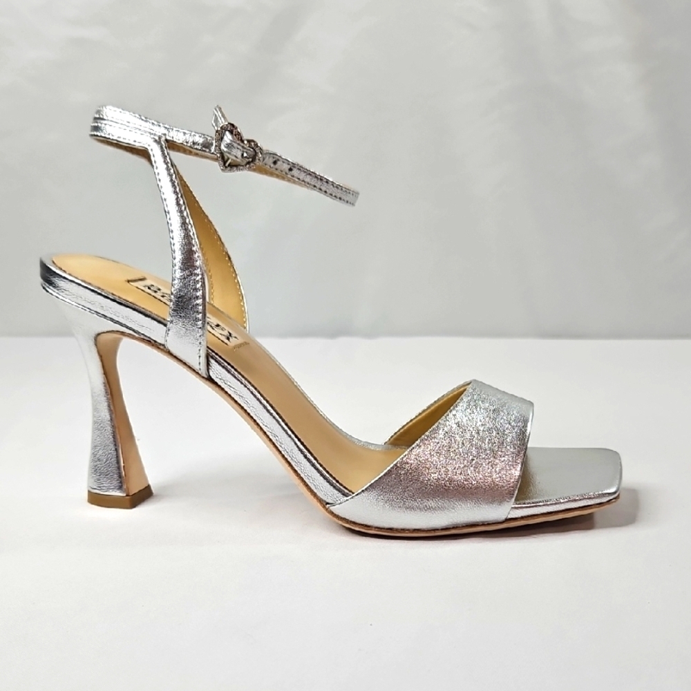 Badgley Mischka Womens Cady Silver Square Toe Leather Sandals NIB SZ 7